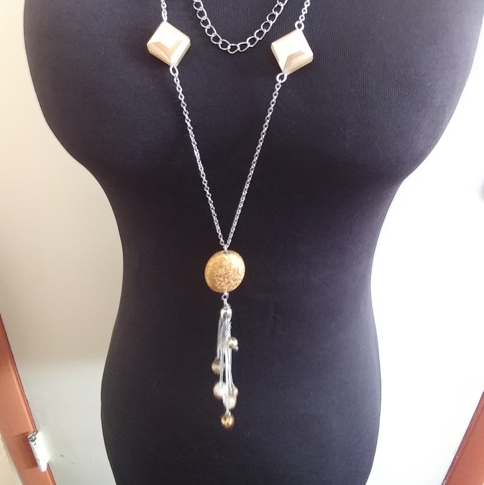 2 individual necklace's